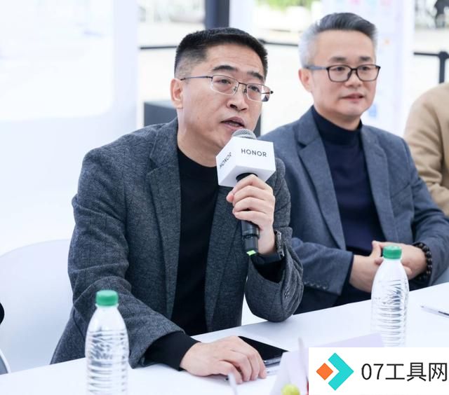 荣耀互联网服务:乘着AI浪潮,以创新服务及优质体验缔造科技未来 荣耀互联网服务:乘着AI浪潮,以创新服务及优质体验缔造科技未来