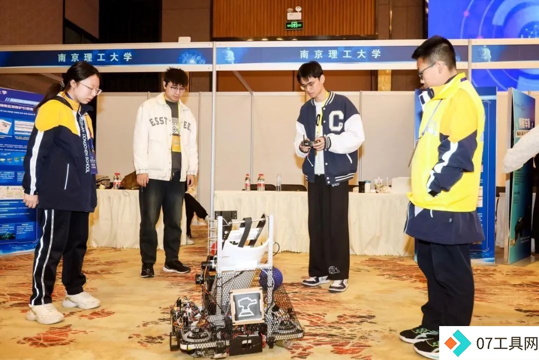 2024年全国青少年人工智能创新实践交流展示活动在南京举办 2024年全国青少年人工智能创新实践交流展示活动在南京举办