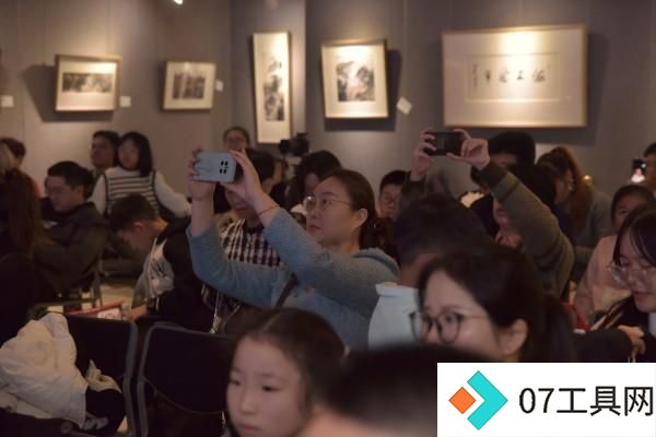 AI无法替代“创意写作”中的“创意” AI无法替代“创意写作”中的“创意”