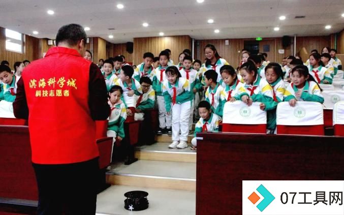 “滨海科学城”——人工智能机器人科技志愿服务走进欣嘉园实验小学 “滨海科学城”——人工智能机器人科技志愿服务走进欣嘉园实验小学