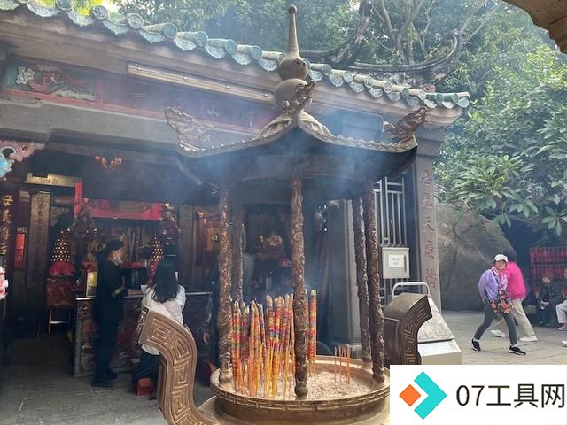 当蔡国强“指导”AI创作:灵魂扫描,灵**集 当蔡国强“指导”AI创作:灵魂扫描,灵**集