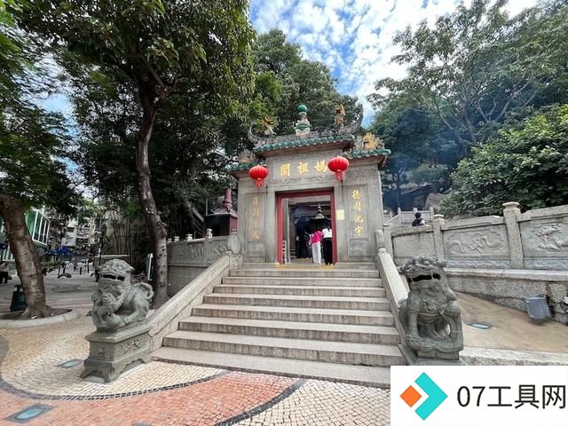当蔡国强“指导”AI创作:灵魂扫描,灵**集 当蔡国强“指导”AI创作:灵魂扫描,灵**集