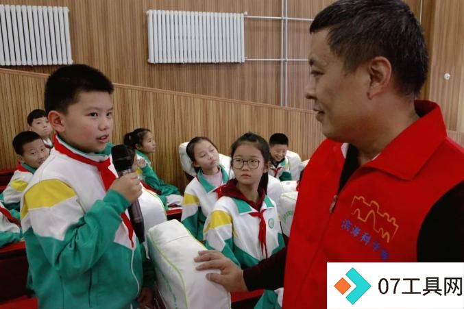 “滨海科学城”——人工智能机器人科技志愿服务走进欣嘉园实验小学 “滨海科学城”——人工智能机器人科技志愿服务走进欣嘉园实验小学