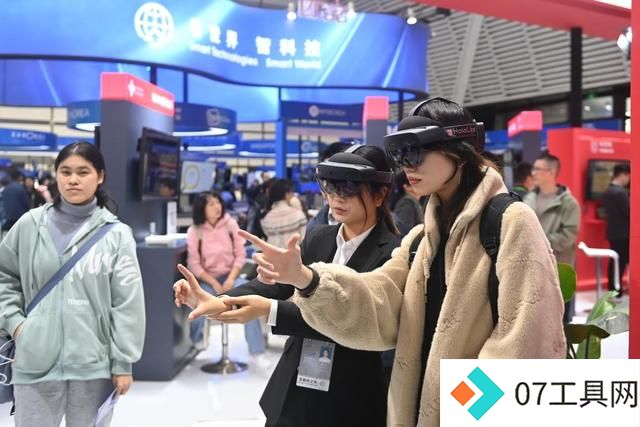 从“互联网+”到“AI+”——乌镇峰会共话人工智能新发展 从“互联网+”到“AI+”——乌镇峰会共话人工智能新发展