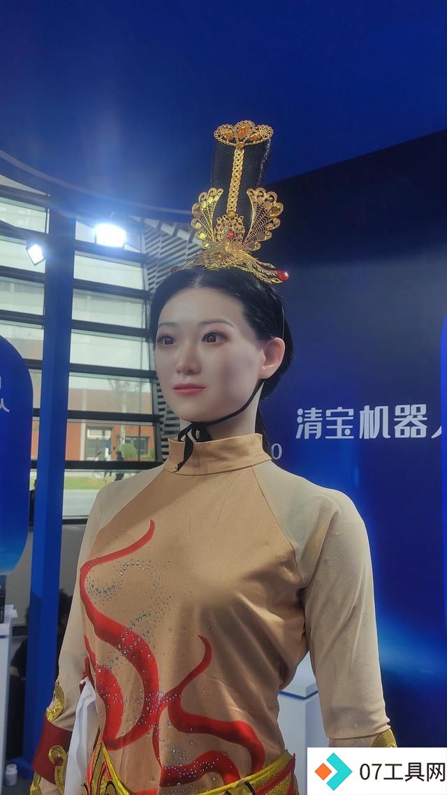 实探“互联网之光”博览会:人工智能拓展生活应用新场景、特设低空经济专区 实探“互联网之光”博览会:人工智能拓展生活应用新场景、特设低空经济专区
