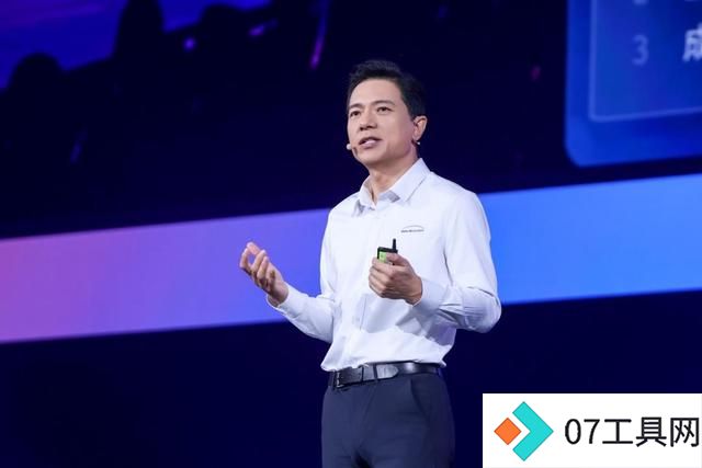 AI时代,为什么「超级有用」比「超级应用」更重要? AI时代,为什么「超级有用」比「超级应用」更重要?
