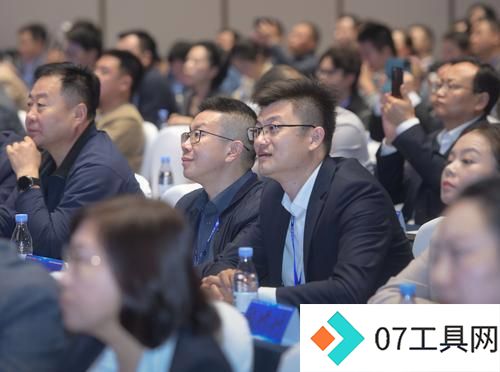 重庆发布三年行动计划:建设“人工智能+”创新城市 算力核心产业规模达到1500亿元 重庆发布三年行动计划:建设“人工智能+”创新城市 算力核心产业规模达到1500亿元