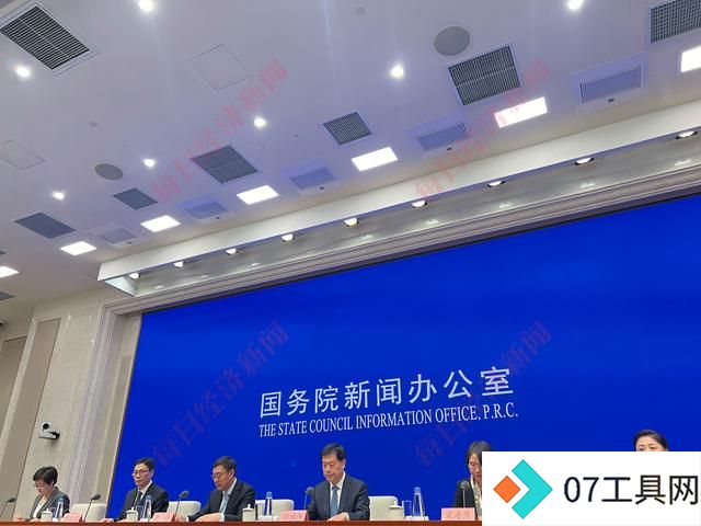 工信部答每经:将加快推动5G、人工智能等技术与冰雪装备器材融合创新,打造智能装备、智慧场馆 工信部答每经:将加快推动5G、人工智能等技术与冰雪装备器材融合创新,打造智能装备、智慧场馆