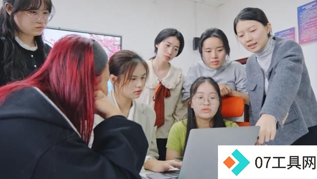 “重生”之我是李清照?中南大学女教授的AI创作火了 “重生”之我是李清照?中南大学女教授的AI创作火了