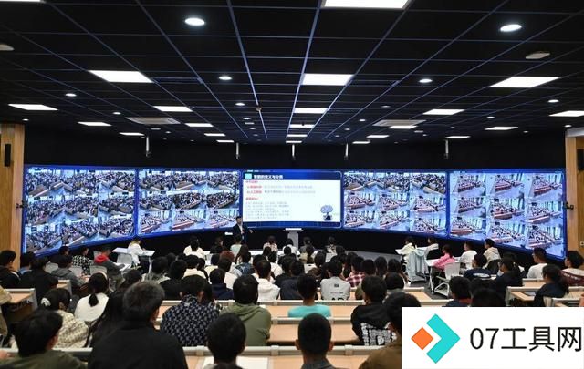 AI走进生活丨人工智能,高校“人人皆学”? AI走进生活丨人工智能,高校“人人皆学”?