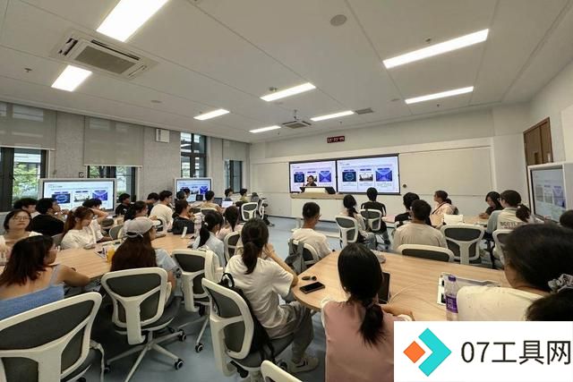 AI走进生活丨人工智能,高校“人人皆学”? AI走进生活丨人工智能,高校“人人皆学”?