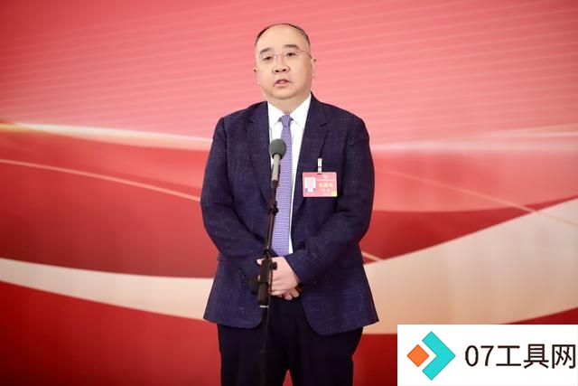 2025委员通道丨李涛:让人工智能跑出“河南加速度” 2025委员通道丨李涛:让人工智能跑出“河南加速度”