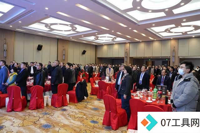 2025年新机遇在哪?AI大潮下如何共生共荣? 2025年新机遇在哪?AI大潮下如何共生共荣?