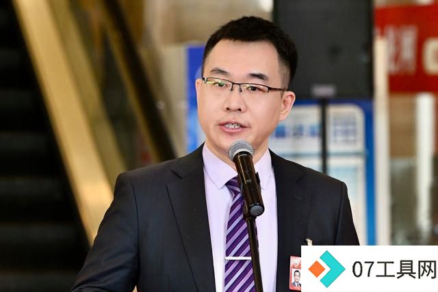 王喆委员:以人工智能资源优势,提升助老服务能级 王喆委员:以人工智能资源优势,提升助老服务能级