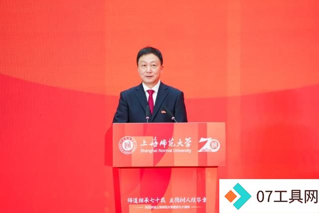 AI时代,教师是否到了要退出历史舞台的时刻?70岁的TA回答…… AI时代,教师是否到了要退出历史舞台的时刻?70岁的TA回答……