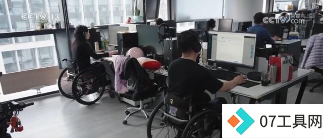 视障人士“牵手”人工智能 信息技术发展提供更多元就业 视障人士“牵手”人工智能 信息技术发展提供更多元就业