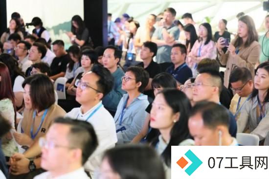 灵鹿未来AI设计平台暨行业大模型在深圳发布 灵鹿未来AI设计平台暨行业大模型在深圳发布