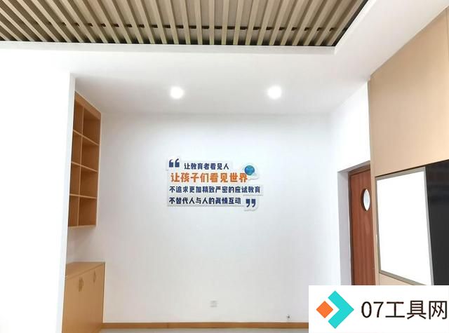 未来教育:AI教师替代还是助力?成都南区学校的创新探索 未来教育:AI教师替代还是助力?成都南区学校的创新探索