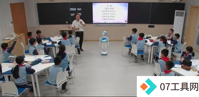 未来教育:AI教师替代还是助力?成都南区学校的创新探索 未来教育:AI教师替代还是助力?成都南区学校的创新探索