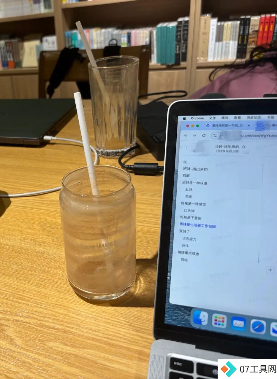“这不是AI,这是爱”:30万人在互联网上找到了理想妈妈 “这不是AI,这是爱”:30万人在互联网上找到了理想妈妈