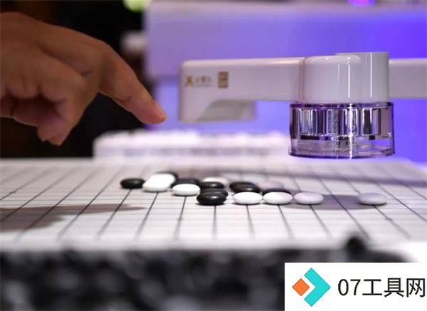 科技巨头为何押注小模型?大模型退潮背后的原因解析 科技巨头为何押注小模型?大模型退潮背后的原因解析
