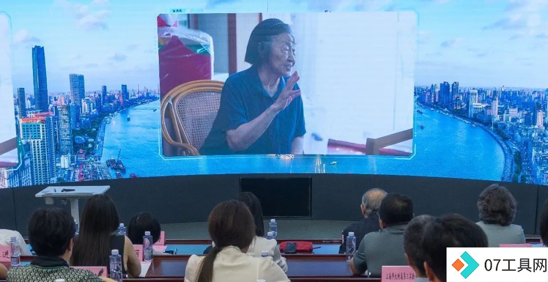 AI学生课堂:上海师范大学首个大模型模拟教学实践 AI学生课堂:上海师范大学首个大模型模拟教学实践