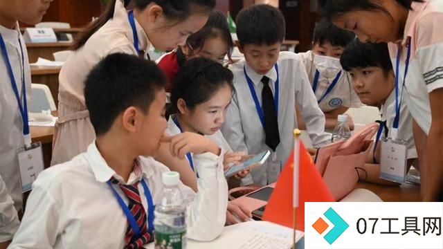 小小模拟联合国峰会:孩子们探索AI技术的未来 小小模拟联合国峰会:孩子们探索AI技术的未来
