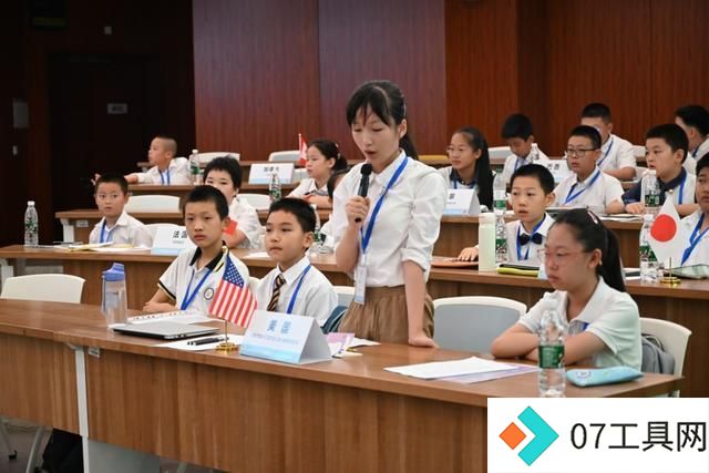 小小模拟联合国峰会:孩子们探索AI技术的未来 小小模拟联合国峰会:孩子们探索AI技术的未来