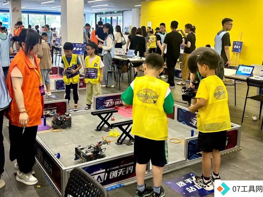 上海青少年人工智能创新大赛首场决赛盛大开赛 上海青少年人工智能创新大赛首场决赛盛大开赛