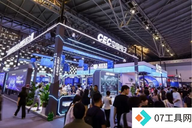 小鱼易连参加2024世界人工智能大会,引领智能化发展 小鱼易连参加2024世界人工智能大会,引领智能化发展