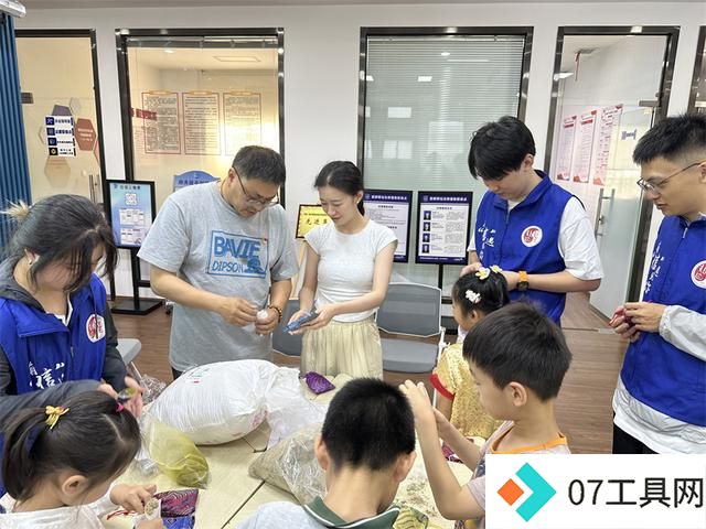 E启助力 绿色锡行 中医药人工智能实践团引领青少年探索绿色未来 E启助力 绿色锡行 中医药人工智能实践团引领青少年探索绿色未来