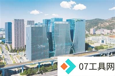 青岛品牌日聚焦AI领域,最新科技成果亮相,城市未来充满智慧色彩 青岛品牌日聚焦AI领域,最新科技成果亮相,城市未来充满智慧色彩