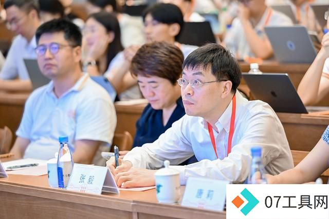 第一届全国大学生公共治理人工智能提示词邀请赛在厦门大学举办 第一届全国大学生公共治理人工智能提示词邀请赛在厦门大学举办