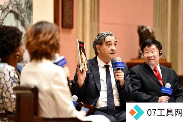 人工智能关爱人类:如何引导数智向善 人工智能关爱人类:如何引导数智向善