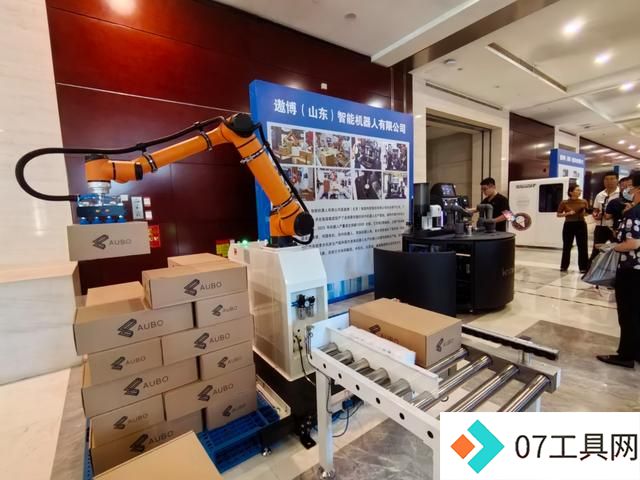 2024淄博机器人产业协同创新与生态建设大会成功举办 2024淄博机器人产业协同创新与生态建设大会成功举办