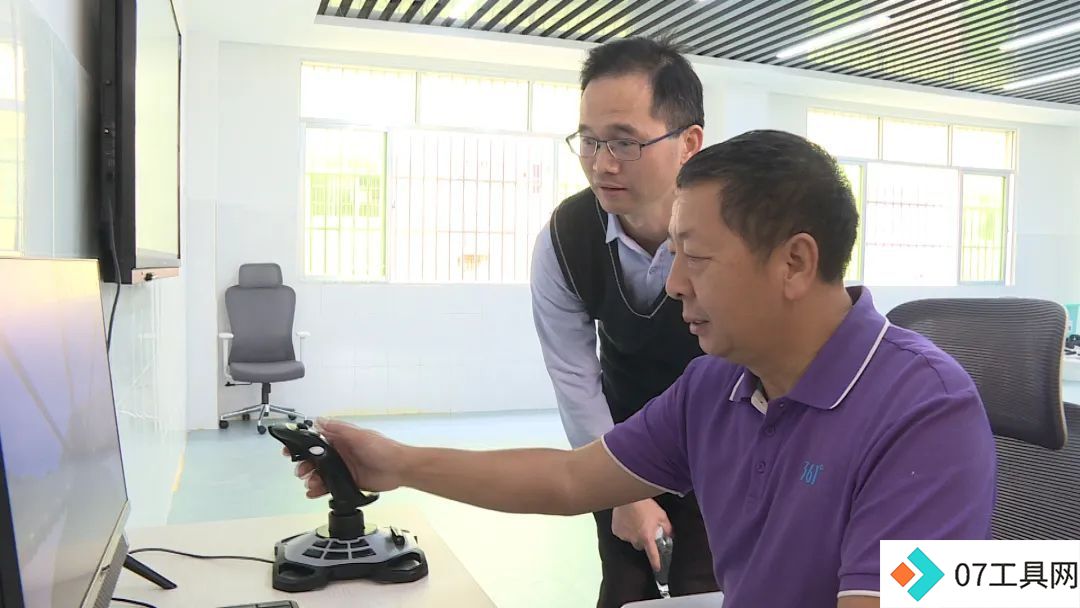 【百校联百县助力“百千万工程”】赋能教育，智启未来！龙川县人工智能教育新篇开启～