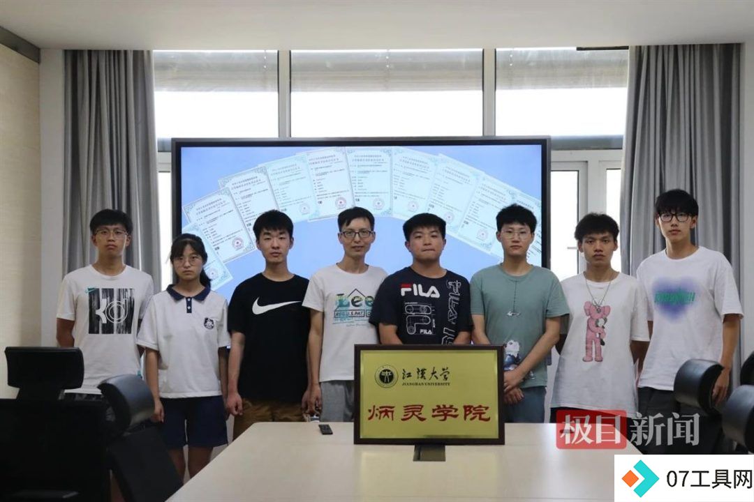 本科就在人工智能顶级会议发表论文，他从江大直博香港科技大学