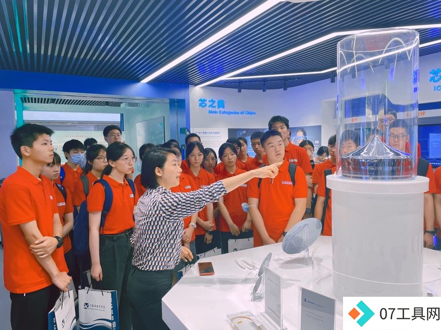 人工智能课程进课表，校园打造智能学习空间，这些学校让AI全面赋能学生成长