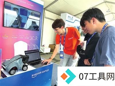 海淀融媒记者实地探访2024智源大会AI创新展