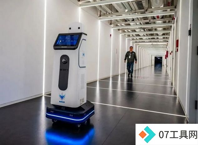 张家口大数据蓬勃发展，超维智能巡检机器人守护“人工智能+”新时代