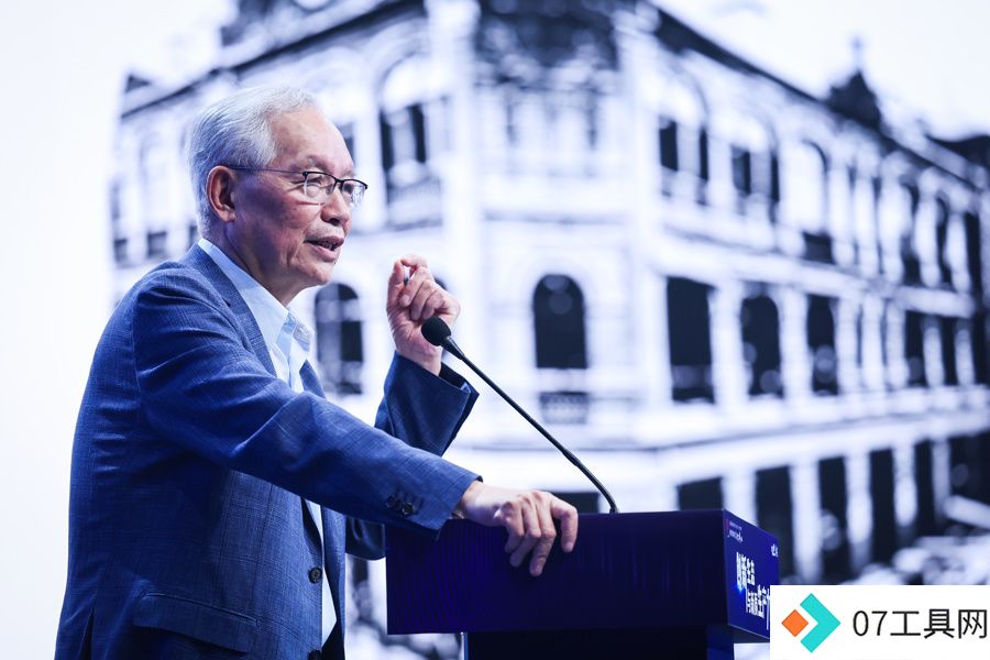 怎样让机器具有价值观和常识，是数字大模型最有趣的方向