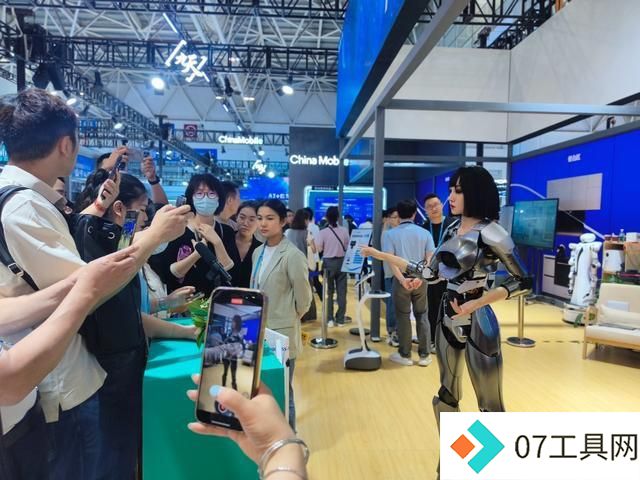多个大模型入场，应用场景亮点纷呈……数据要素“乘”出发展新动能
